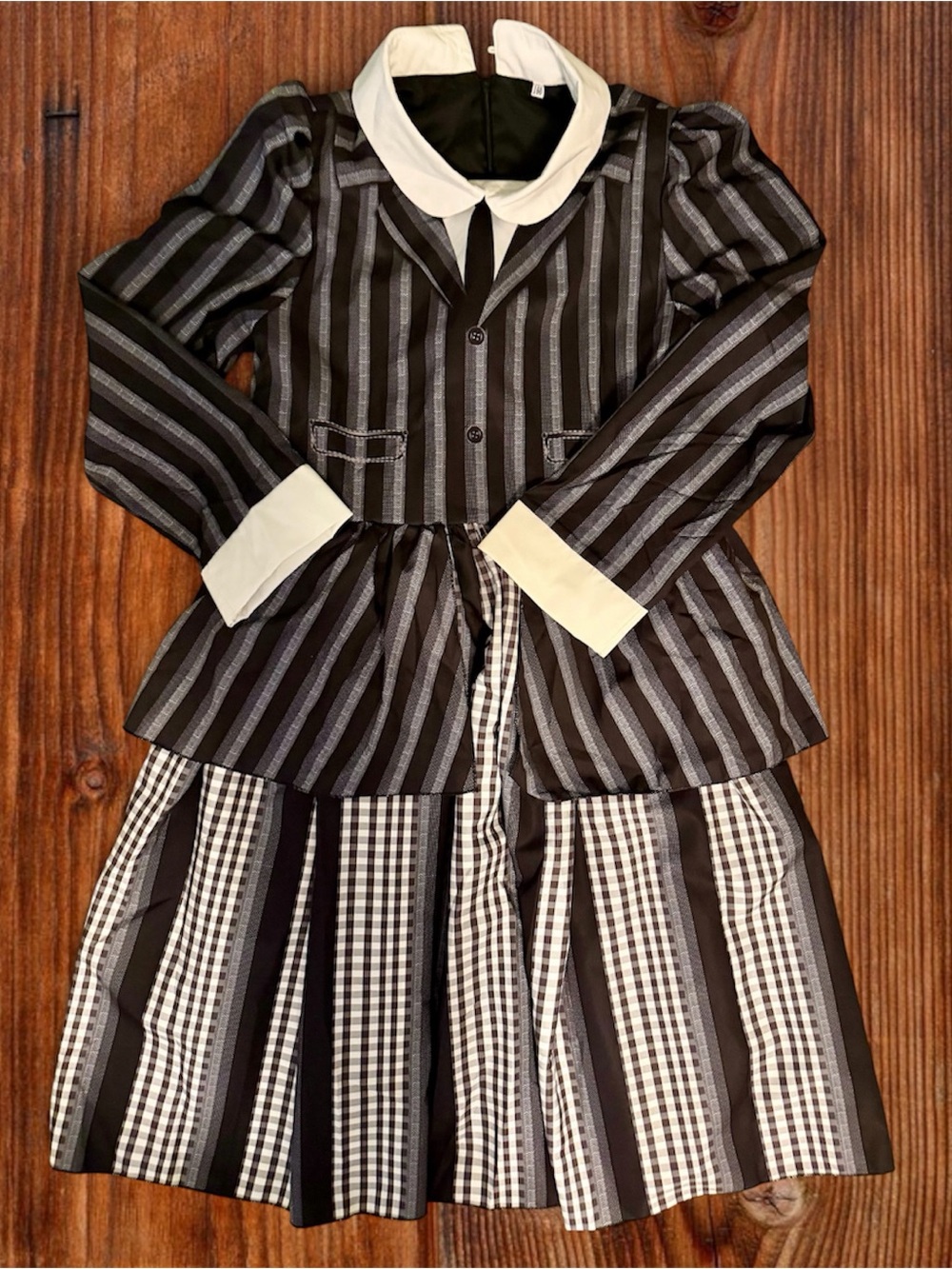 Girls “Wednesday” Halloween Costume (XL 13/14)
